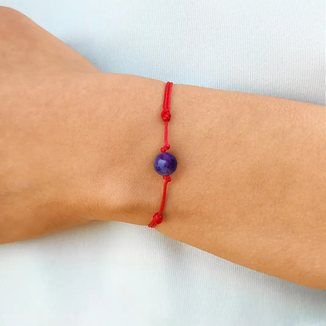 BRANSOLETKA-AMETYST-Z-KAMIENIEM-NATURALNYM-CZERWONA-SZNUREK-Z-REGULACJĄ