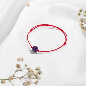 BRANSOLETKA-AMETYST-Z-KAMIENIEM-NATURALNYM-CZERWONA-SZNUREK-Z-REGULACJĄ