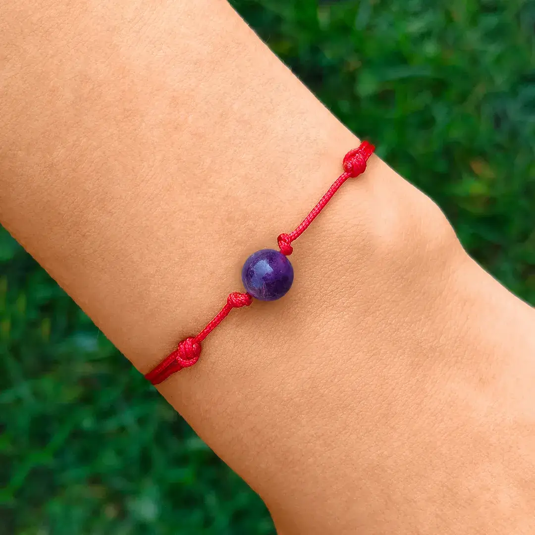 BRANSOLETKA-AMETYST-Z-KAMIENIEM-NATURALNYM-CZERWONA-SZNUREK-Z-REGULACJĄ