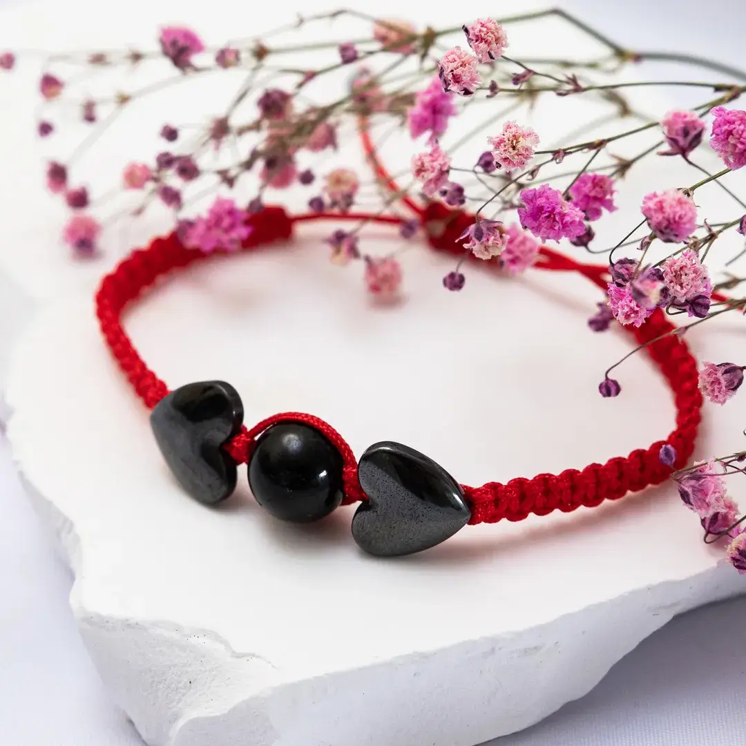 BRANSOLETKA-CZARNY-TURMALIN-HEMATYT-SERCE-CZERWONA-SZNURKOWA-SZCZĘŚCIA