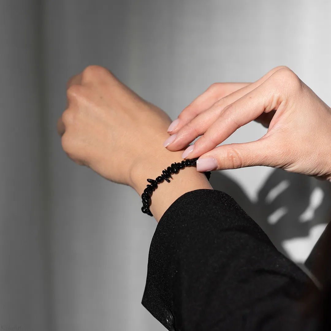 BRANSOLETKA-CZARNY-TURMALIN-NATURALNY-NA-GUMCE-Z-KAMIENI-SZCZĘŚCIA-AMULET