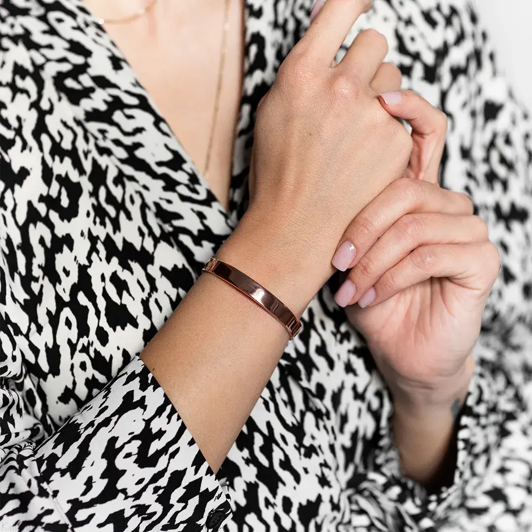 BRANSOLETKA-DAMSKA-SZTYWNA-GŁADKA-MAGNETYCZNA-ZDROWOTNA-MAGNESY-Z-MIEDZI