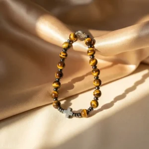 BRANSOLETKA-RÓŻANIEC-NA-RĘKĘ-TYGRYSIE-OKO-Z-KAMIENI-KRZYŻYK-ŚW.-BENEDYKT