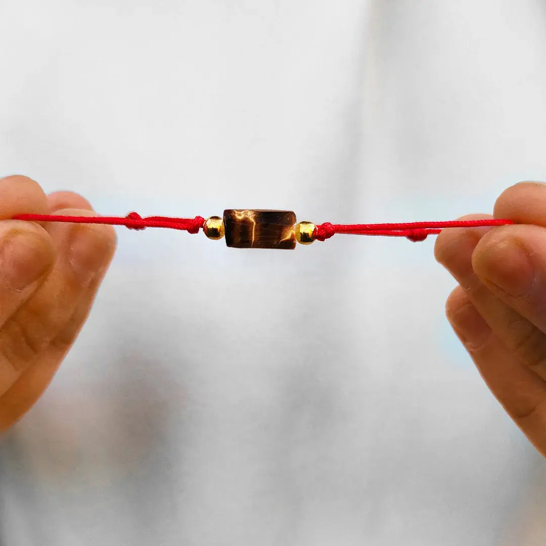 BRANSOLETKA-TYGRYSIE-OKO-NA-SZCZĘŚCIE-KAMIEŃ-SZNURKOWA-CZERWONA-TALIZMAN