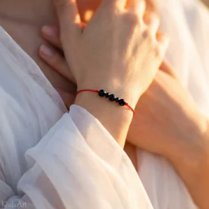 BRANSOLETKA-Z-KAMIENIEM-NATURALNYM-CZARNY-TURMALIN-DAMSKA-SZNUREK-CZERWONA