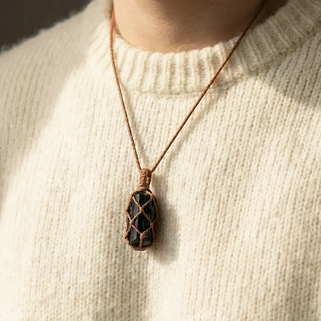 NASZYJNIK-CZARNY-TURMALIN-NATURALNY-KAMIEŃ-SZNUREK-MĘSKI-DAMSKI-WISIOREK