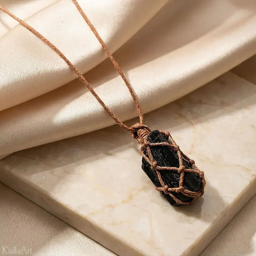 NASZYJNIK-CZARNY-TURMALIN-NATURALNY-KAMIEŃ-SZNUREK-MĘSKI-DAMSKI-WISIOREK