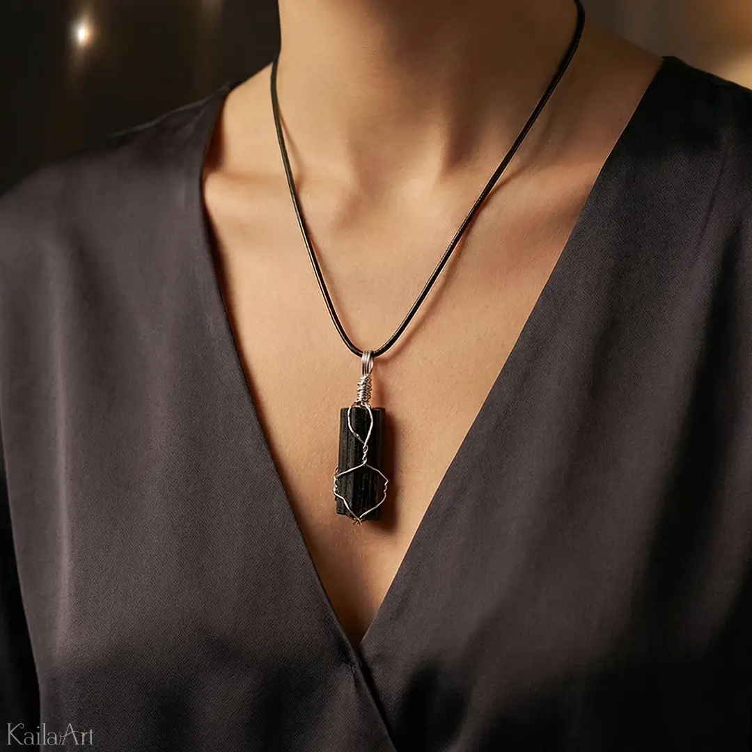 NASZYJNIK-CZARNY-TURMALIN-WISIOREK-KAMIEŃ-MINERAŁ-WISIOREK-Z-TURMALINU