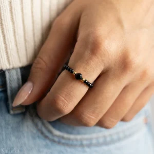 Pierścionek elastyczny czarny turmalin złoty stal 316l