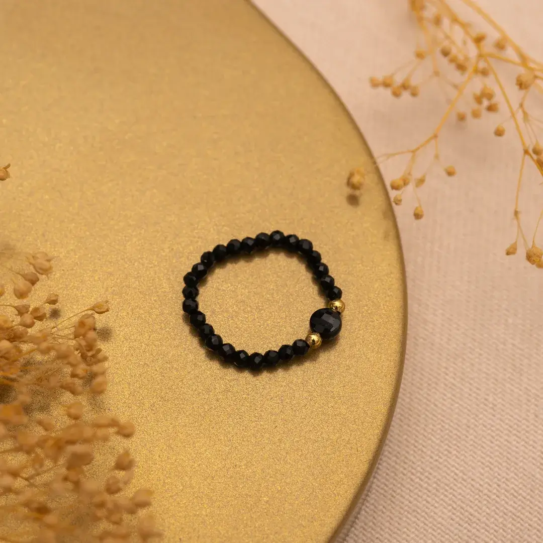 Pierścionek elastyczny czarny turmalin złoty stal 316l