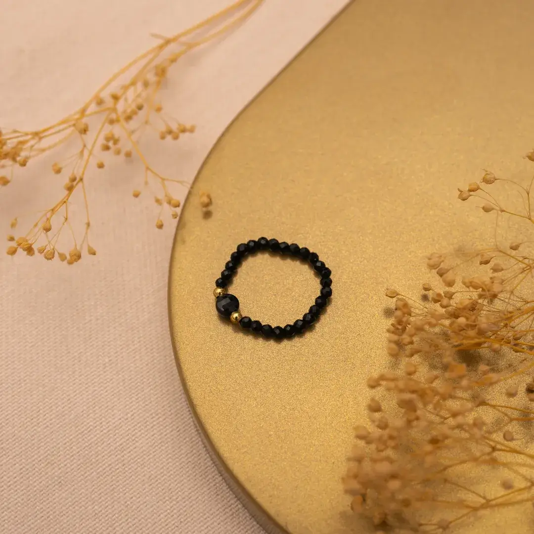 Pierścionek elastyczny czarny turmalin złoty stal 316l