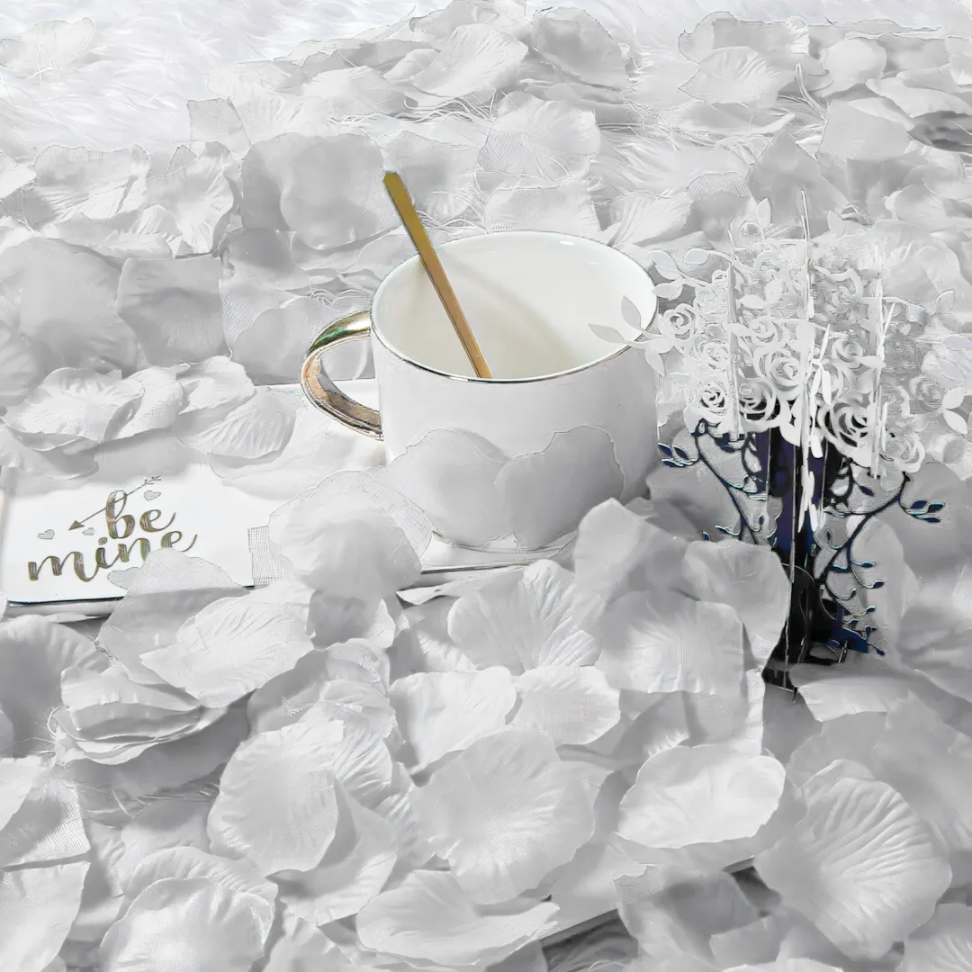 PŁATKI-RÓŻ-BIAŁE-NA-KOMUNIE-ŚLUB-WESELE-CHRZEST-SZTUCZNE-KONFETTI-DEKORACJE