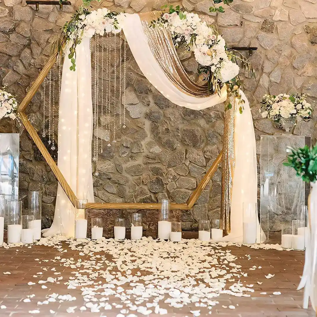 PŁATKI-RÓŻ-BIAŁE-NA-KOMUNIE-ŚLUB-WESELE-CHRZEST-SZTUCZNE-KONFETTI-DEKORACJE